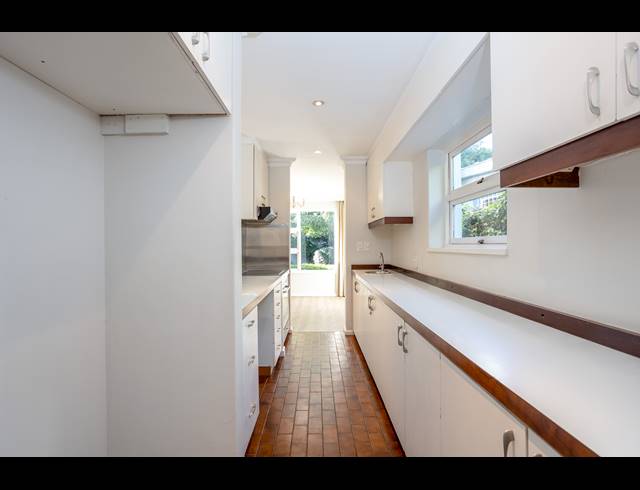 2 BEDROOM FREEHOLD TO LET IN NEWLANDS